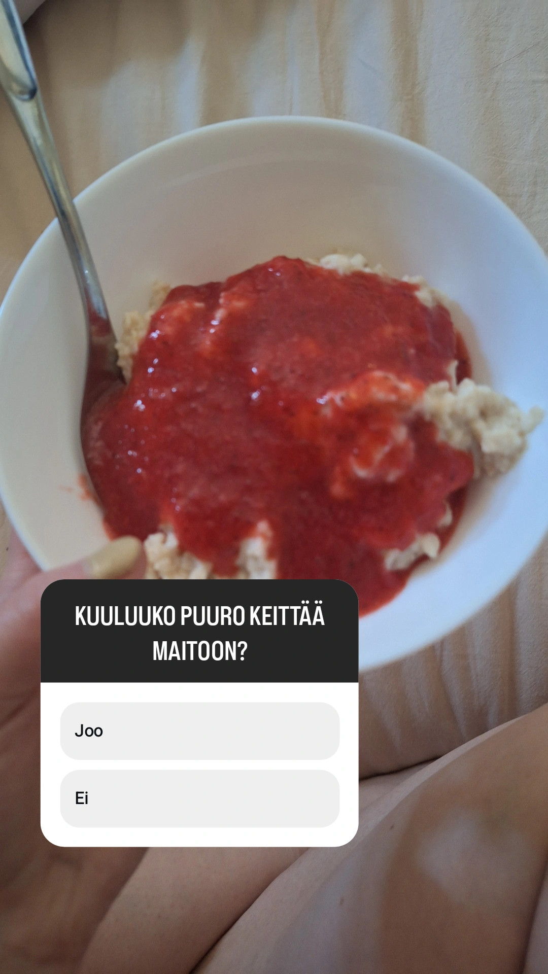 Puurosta saa kuitua. Jos kumppani tuittuilee kannattaa varmistaa hänen riittävä kuidun saanti esim. keittämällä aamupalapuuro. Toki älä keitä normi maitoon jos sillä on laktoosi-intoleranssi. Saatat itse joutua kärsimään.