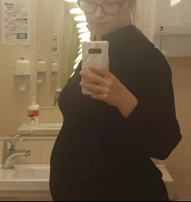 Etenkin jos et halua näyttää tältä, miltä mä ennen kuitulisä superbuusteri zinobiotic+ tuloa mun elämään. Olo oli muuten aika ikävä ja raskas. #Justbloated #nobabyonlyfood