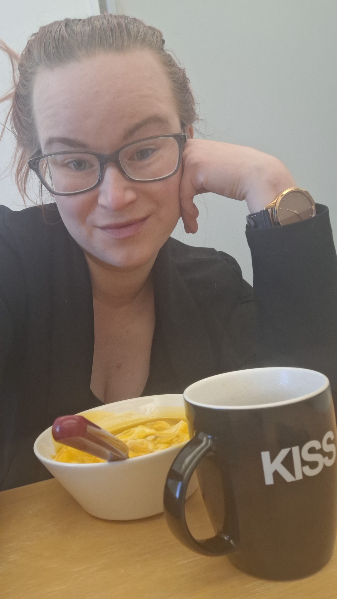 Kuunnelkaa sitä kehoa. Syökää protskuu ja herkutellaki saa 🩷